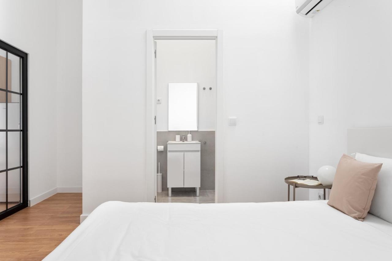 Altido Stylish 2-Level Flats Near Ajuda Palace Lisbon Exterior photo